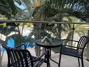 Oneiro Holiday Apt DPS101 | ลานระเบียง/นอกชาน