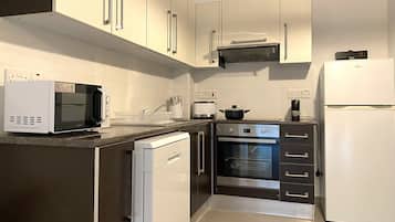 Thalassa Holiday Apt DPS 001 | Private kitchen | Full-size fridge, microwave, oven, stovetop
