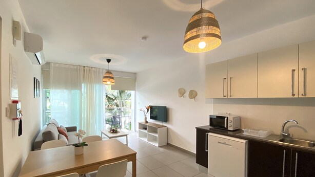 Oneiro Holiday Apt DPS101 | 起居區