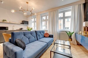 Lägenhet Deluxe | 1 sovrum, allergitestade sängkläder och individuell inredning