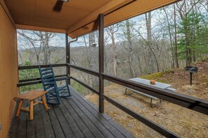Outdoor dining - Bear Paws | By Colonial Properties (Sevierville)