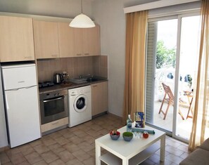 Fridge, microwave, oven, stovetop - Cosy apartment near the city center. 5 minutes from the sea! (Rodos)