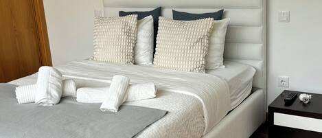 3 عدّة غرف نوم ومكواة/لوح كي وسرير سفر وواي فاي