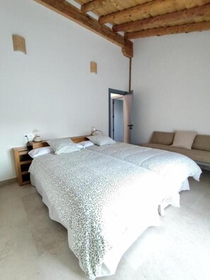 4 camere, culla da viaggio, Wi-Fi gratuito, lenzuola