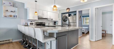 Coffee/tea maker, kitchen islands