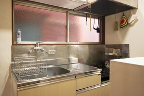 Private kitchen - Saku Indipendent House in Jujo, Tokyo (Kita City)