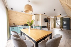 ห้องสวีท | 1 ห้องนอน, เตารีด/โต๊ะรีดผ้า, Wi-Fi ฟรี, ผ้าปูที่นอน