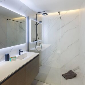 Shower, free toiletries, hair dryer, towels