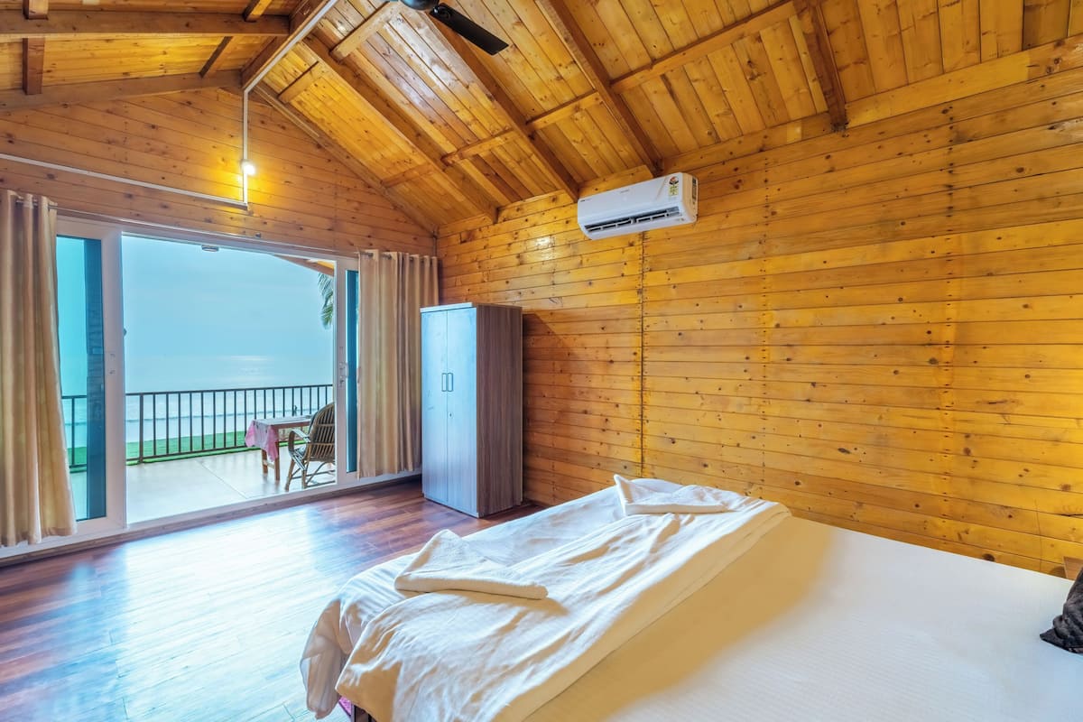 Signature Studio Suite | Free WiFi, bed sheets