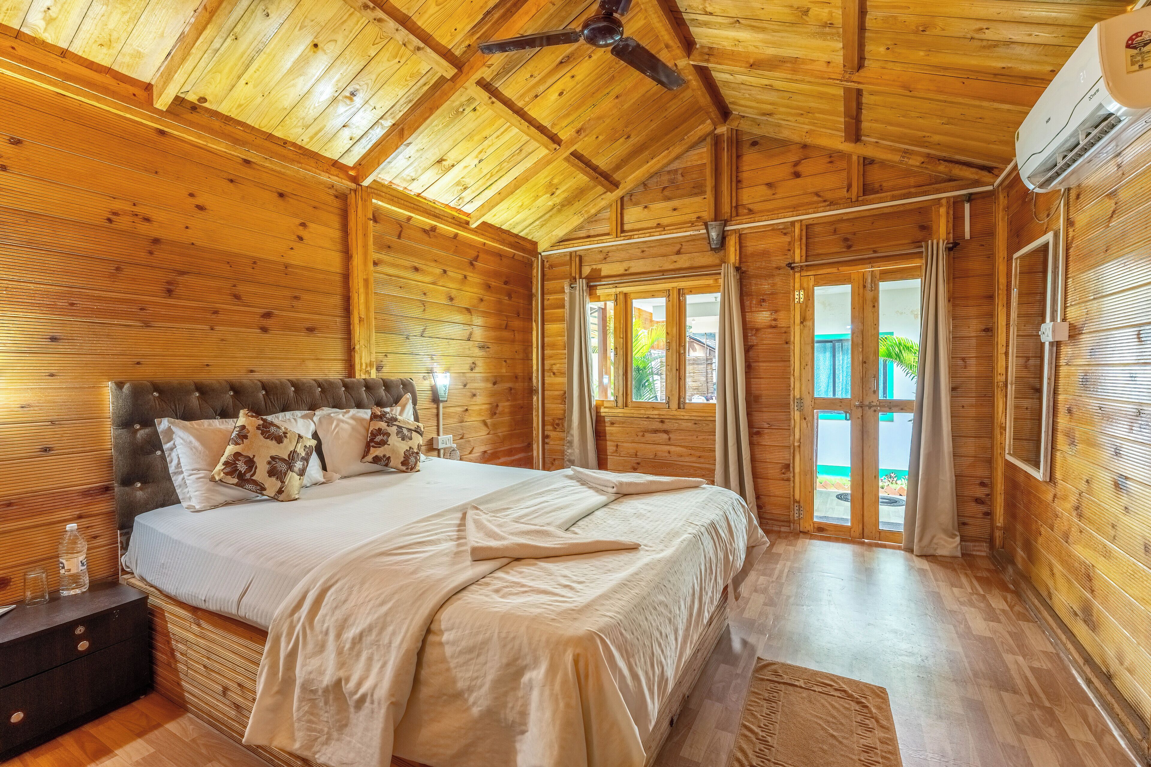 华丽客房 | 免费 WiFi、床单