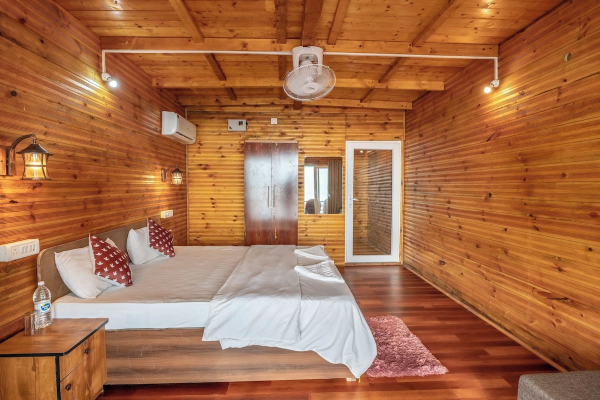 Deluxe Double Room | Free WiFi, bed sheets