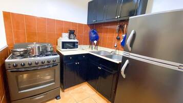 Apartment, 2 Bedrooms, Patio | Private kitchen