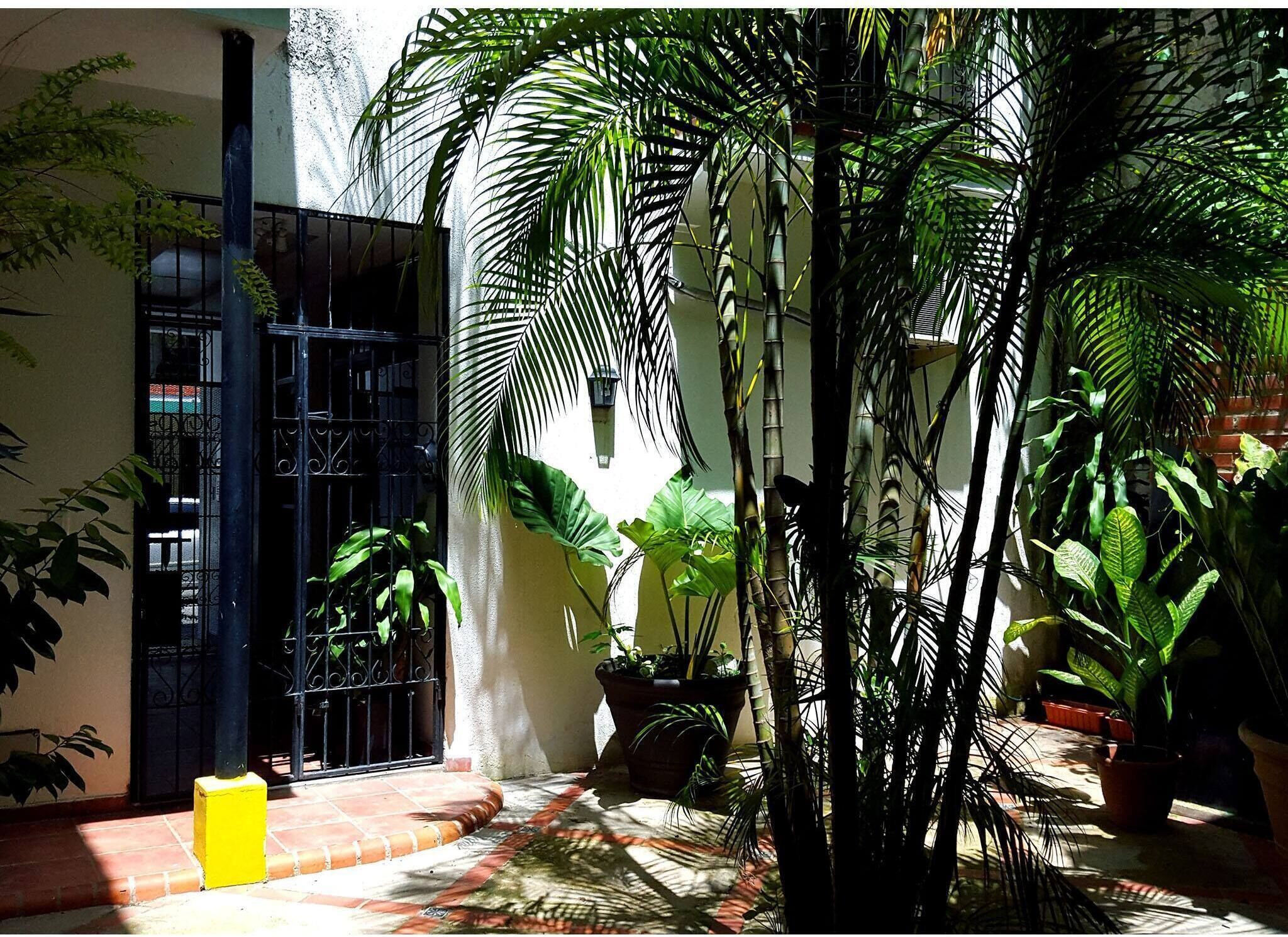 Apartamento, 2 quartos, varanda | Detalhe da fachada