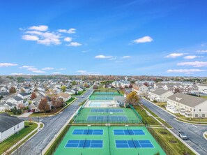 Sports court - Beautifully Furnished Condo in Villages of Five Points (Lewes)