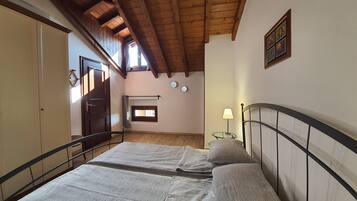 1 bedroom, in-room safe, free WiFi, bed sheets