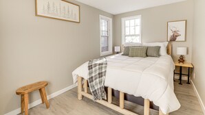 House (2 Bedrooms) | 2 bedrooms, desk, laptop workspace, bed sheets