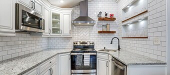 In-town & Walkable: Historic Yardley Retreat!