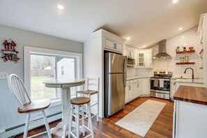 Apartment (3 Bedrooms) | Interior - In-town & Walkable: Historic Yardley Retreat! (Morrisville)