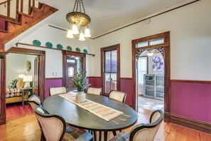 House (3 Bedrooms) | Interior - Granbury Home w/ Fire Pit, Walk to The Square! (Granbury)