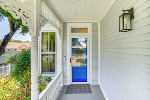 House (3 Bedrooms) | Interior - Granbury Home w/ Fire Pit, Walk to The Square! (Granbury)