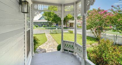 Granbury Home w/ Fire Pit, Walk to The Square!