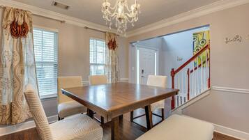 House (3 Bedrooms) | Interior