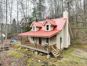 Front of property - Santeetlah Lake Retreat w/ Dock: Walk to Water! (Robbinsville)