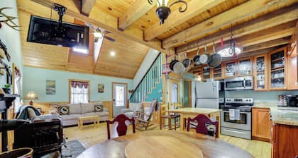 Santeetlah Lake Retreat w/ Dock: Walk to Water!