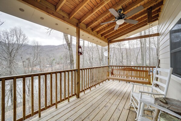House (2 Bedrooms) | Interior - Santeetlah Lake Retreat w/ Dock: Walk to Water! (Robbinsville)