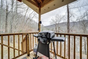 House (2 Bedrooms) | Interior - Santeetlah Lake Retreat w/ Dock: Walk to Water! (Robbinsville)