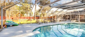 Pool + Gameroom: Family Fun Retreat in Hinesville!