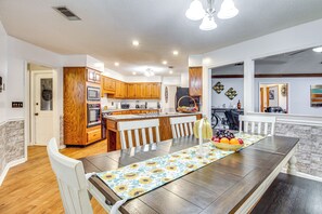 House (4 Bedrooms) | Interior