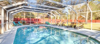 Pool + Gameroom: Family Fun Retreat in Hinesville!