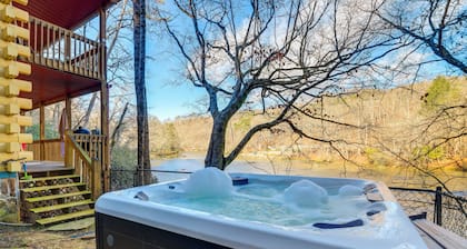 'toccoa Waterfront Hideaway:' Hot Tub & Fire Pit!