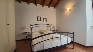 3 bedrooms, in-room safe, free WiFi, bed sheets