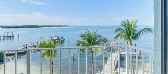 Beachfront Tavernier Abode w/ Balcony & Bay Views!
