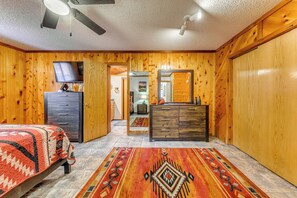 House (2 Bedrooms) | Interior - Ruidoso Cabin w/ Deck ~ 1 Mi to Midtown! (Ruidoso)