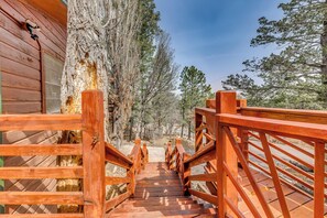 House (2 Bedrooms) | Interior - Ruidoso Cabin w/ Deck ~ 1 Mi to Midtown! (Ruidoso)