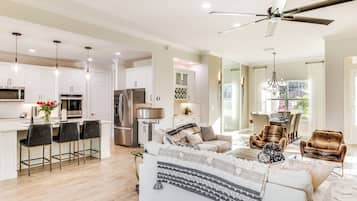 House (3 Bedrooms) | Interior