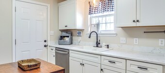 Charming Country Home w/ Deck - 20 Mi to Franklin
