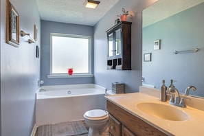 House (3 Bedrooms) | Interior