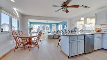 House (4 Bedrooms) | Interior