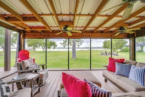 House (5 Bedrooms) | Interior