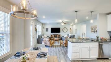 House (4 Bedrooms) | Interior