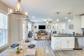 House (4 Bedrooms) | Interior