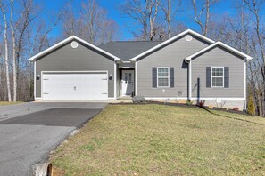 House (4 Bedrooms) | Front of property