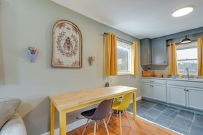 Interior - Quaint Kingsport Apartment Near Greenbelt Trail! (Kingsport)