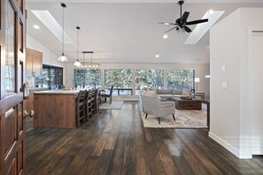 Casa, 4 dormitoris | Cuina privada | Frigorífic, forn, cafetera i tetera i torradora