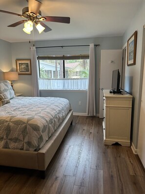 3 室のベッドルーム、アイロン / アイロン台、旅行用ベビーベッド、WiFi (無料)