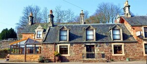 Exterior - The Ben Bhraggie Inn (Golspie)